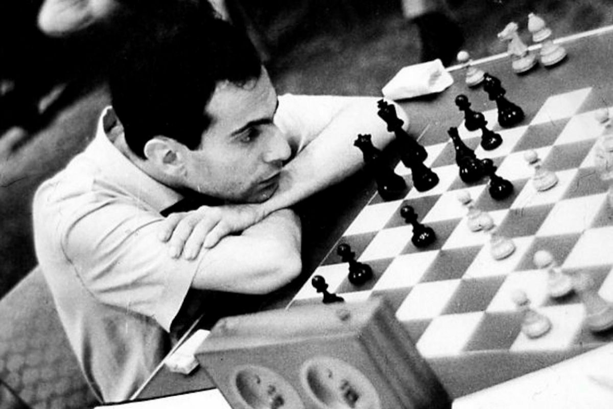 Is it true that the most attacking chess player in the world, Mikhail Tal,  had 3 fingers in his right hand? - Quora