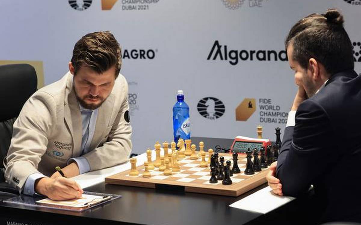 World Chess Championship Game 8. Carlsen strikes again